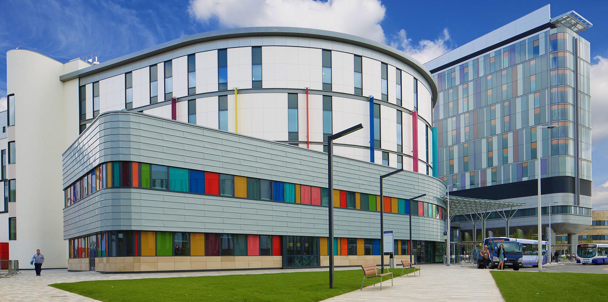 伊丽莎白女王大学 and Royal Hospital for Children Glasgow exterior entrance